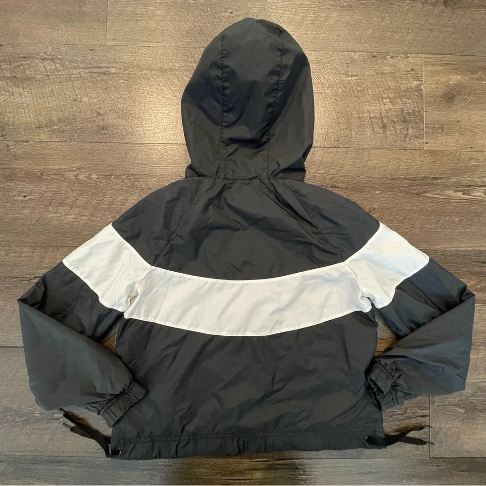 Nike Kids Black and White WindBreaker Jacket with Hoodie Size Large